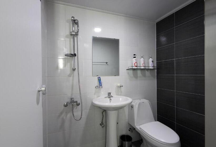 디럭스 트리플 룸, Ekonomy Hotel Incheon