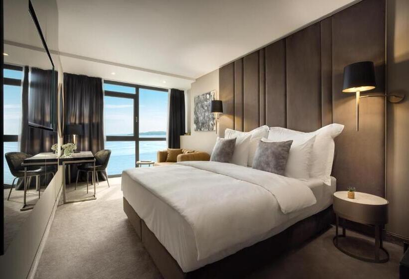 اتاق لوکس با چشم‌انداز دریا, Grand Hotel Adriatic