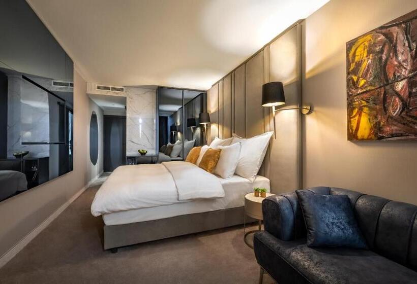 Трехместный Номер Классика, Grand Hotel Adriatic