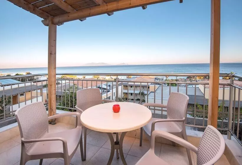 Chambre Familiale, Grand Blue Beach