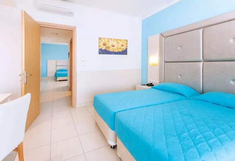 Chambre Familiale, Grand Blue Beach