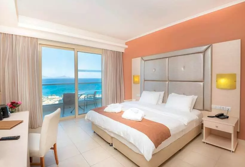 Chambre Familiale, Grand Blue Beach