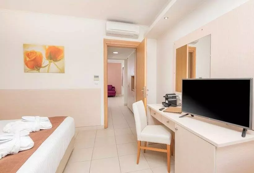 Junior Suite Vue Mer, Grand Blue Beach