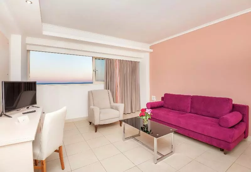 Junior Suite Vue Mer, Grand Blue Beach