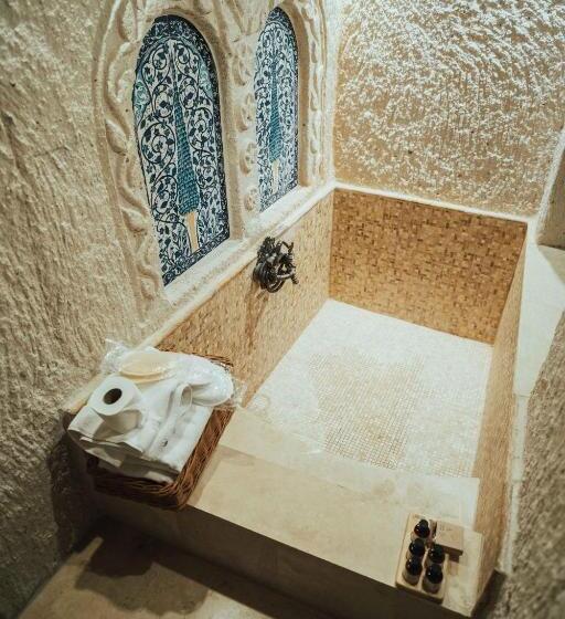 جناح, Hu Of Cappadocia Special Class