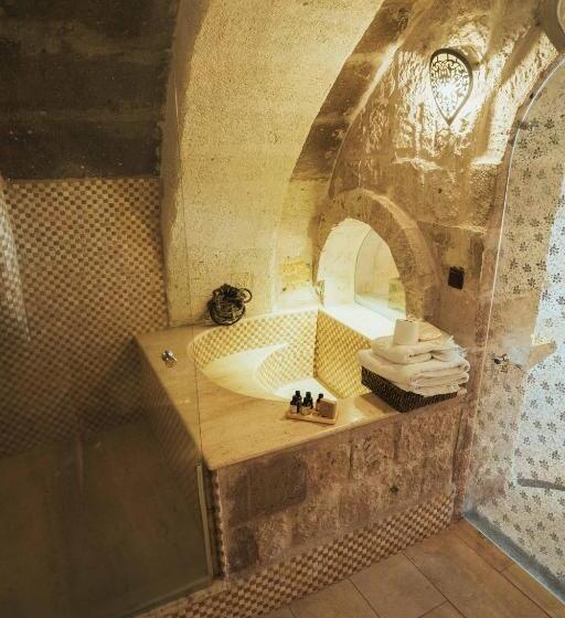 جناح مزود بجاكوزى, Hu Of Cappadocia Special Class