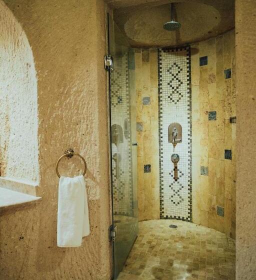 جناح ديلوكس, Hu Of Cappadocia Special Class