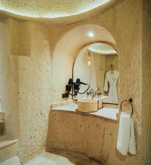 جناح ديلوكس, Hu Of Cappadocia Special Class