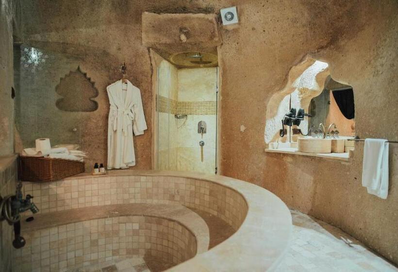 جناح ديلوكس, Hu Of Cappadocia Special Class