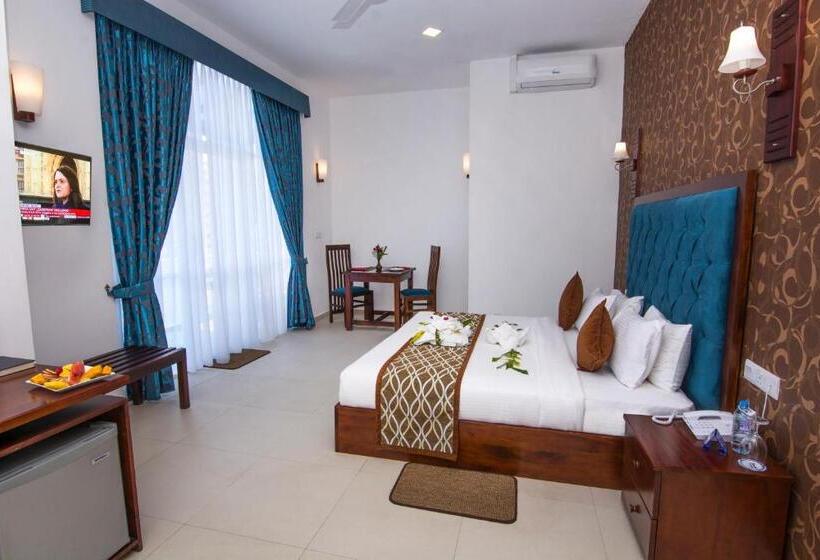 اتاق لوکس با چشم‌انداز دریا, Mount Breeze