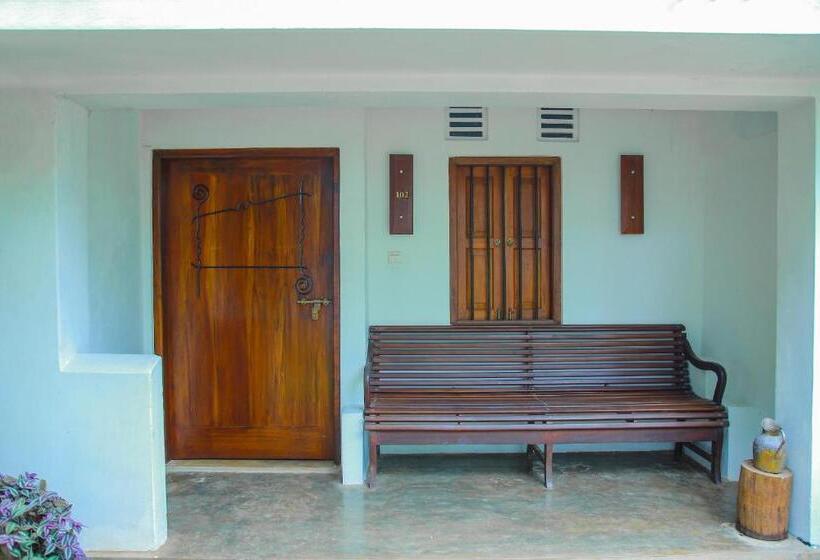 디럭스 트리플 룸, Nawathana