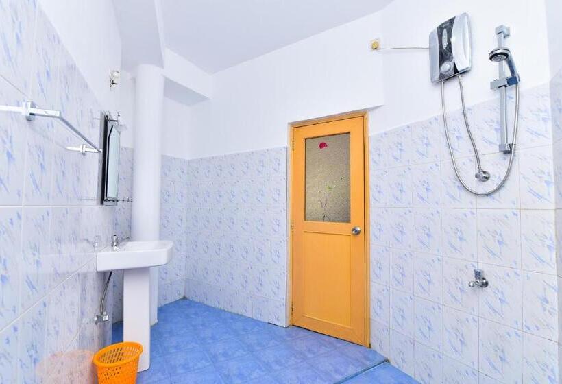 חדר משפחתי נוף לים, Peacock