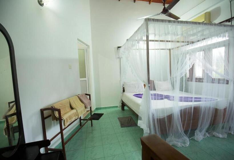 חדר דלוקס צדדי נוף לים, Peacock