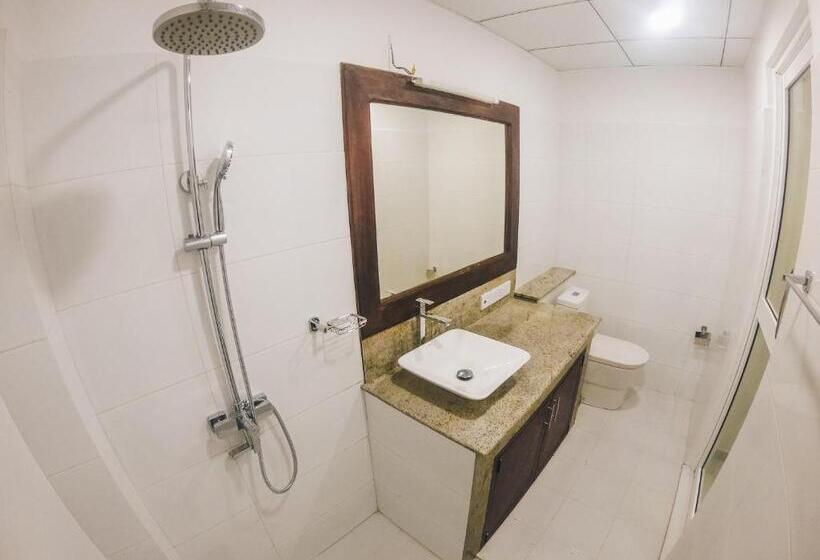 חדר דלוקס צדדי נוף לים, Peacock