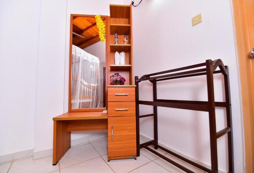 חדר דלוקס צדדי נוף לים, Peacock