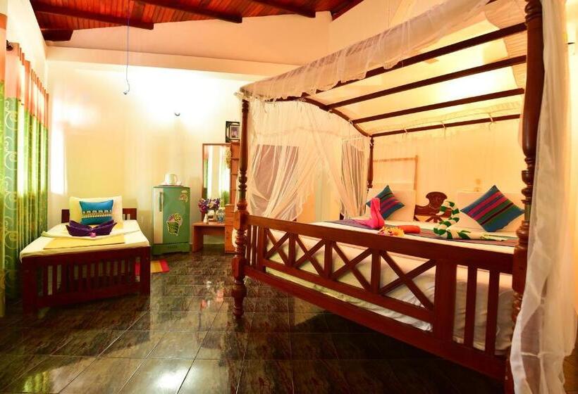 Triple Room Sea View, Peacock