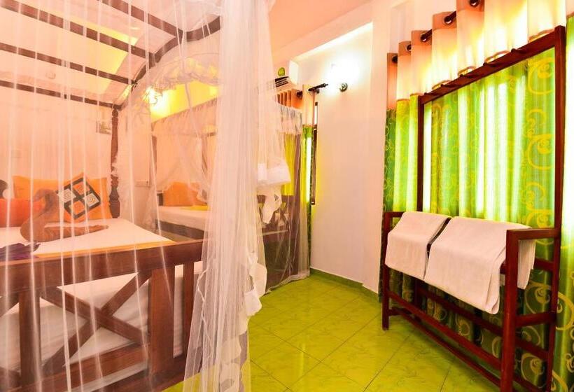 Triple Room Sea View, Peacock