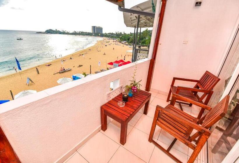 חדר משפחתי נוף לים, Peacock