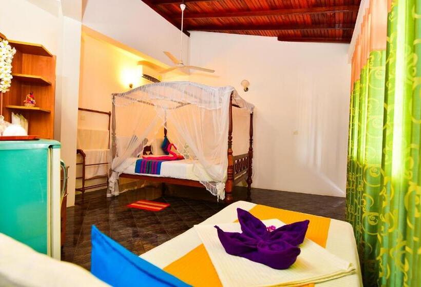 Triple Room Sea View, Peacock
