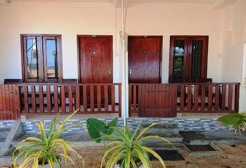 Triple Room Sea View, Peacock