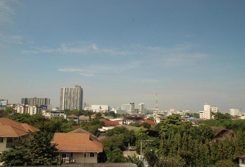 豪华家庭房间, Regent Ngamwongwan