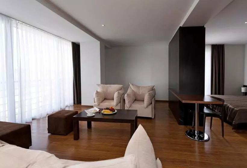 سوییت جونیور لوکس, Romantique Plaza Dojran