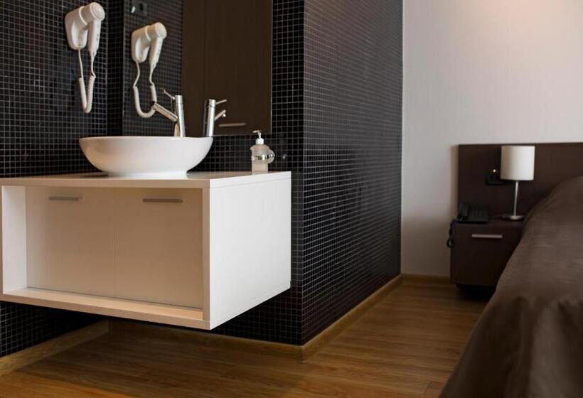 اتاق استاندارد سه نفره, Romantique Plaza Dojran