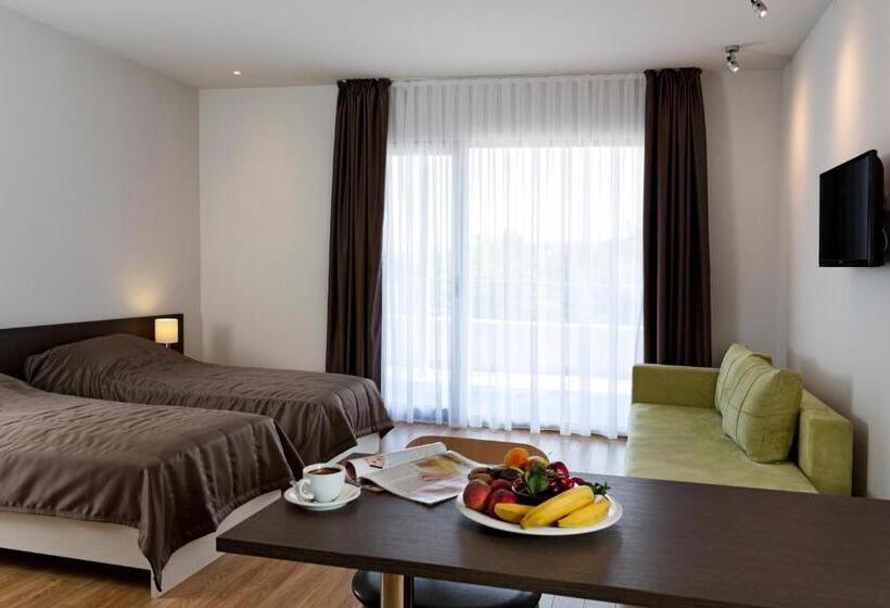 اتاق استاندارد سه نفره, Romantique Plaza Dojran