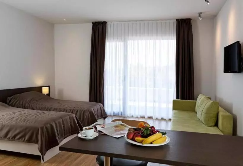 اتاق استاندارد سه نفره, Romantique Plaza Dojran