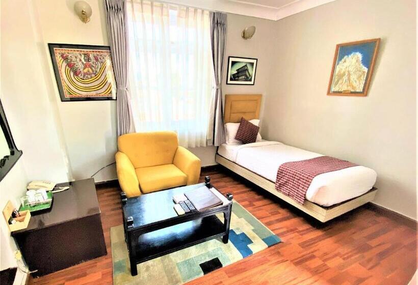 سوییت جونیور, Shaligram Hotel & Spa