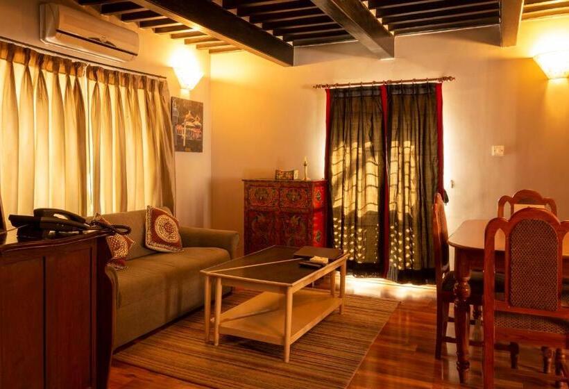 سوئیت 2 خوابه, Shaligram Hotel & Spa