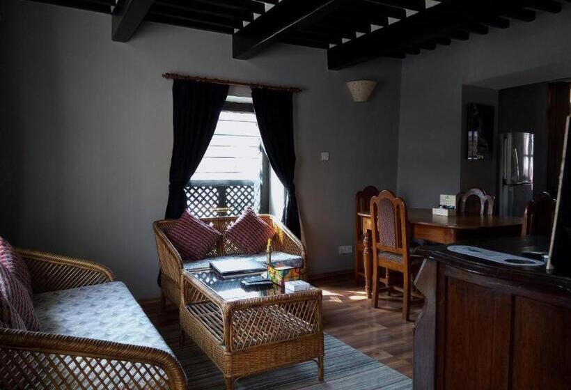 سوئیت 2 خوابه, Shaligram Hotel & Spa