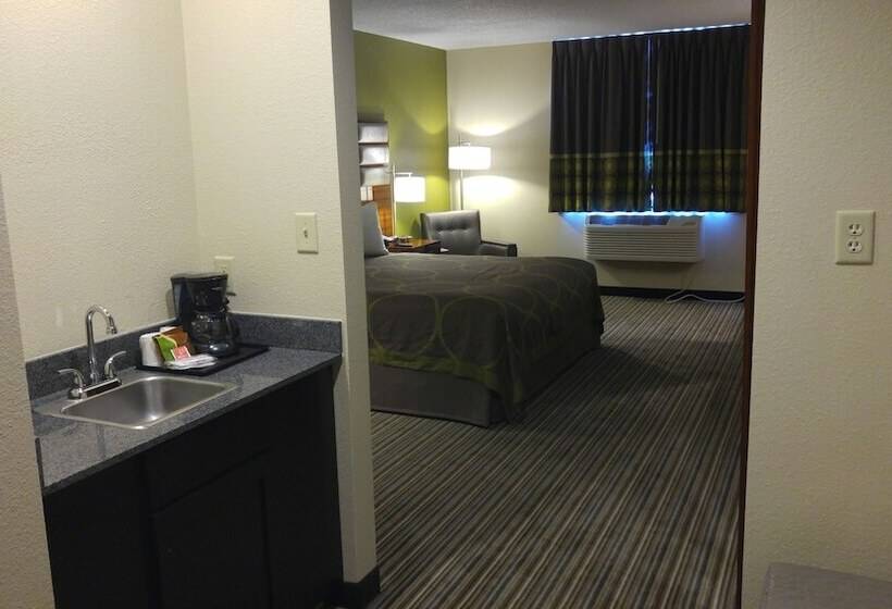 デラックススタジオ, Super 8 By Wyndham Copley Akron