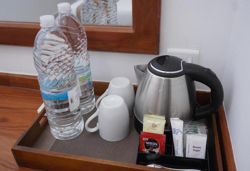 غرفة قياسية ثلاثية, Surf Una Beach