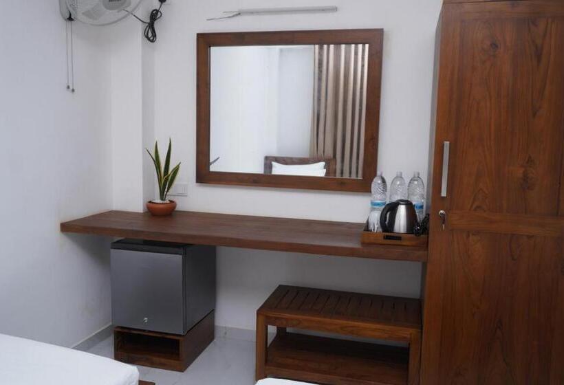 غرفة قياسية ثلاثية, Surf Una Beach