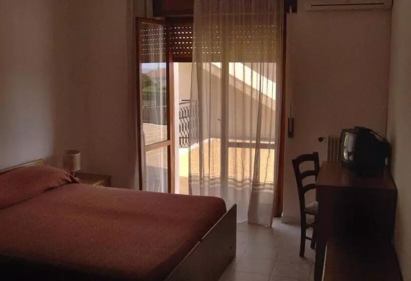 اتاق استاندارد سه نفره, Svizzero