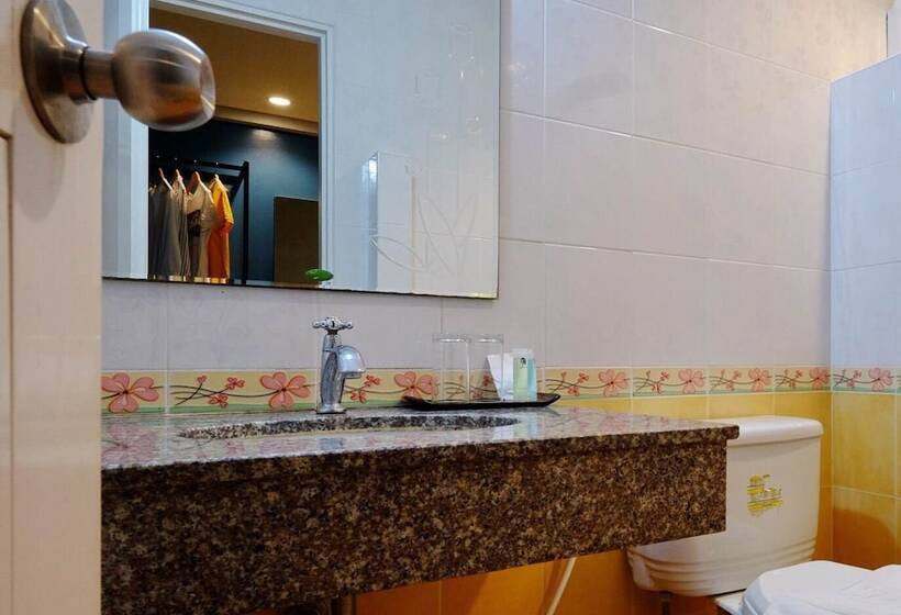 اتاق استاندارد, Tharapark View Hotel Sha Plus