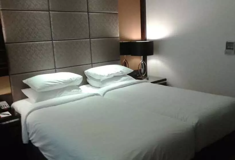 スタンダード４人部屋, Zone By The Park , Bani Park Jaipur
