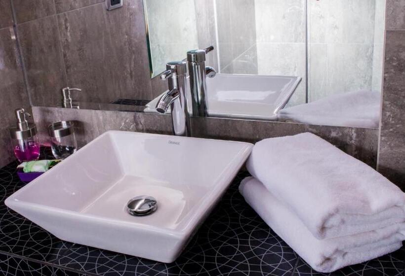 1 Szobás Tetőtéri Apartman, & Apartments Rhd