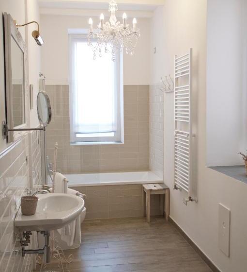 اتاق لوکس, Cas'e Charming House