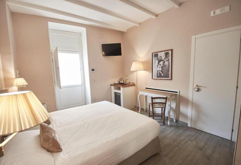 اتاق سوپریور, Cas'e Charming House