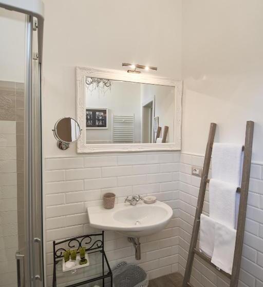 اتاق سوپریور, Cas'e Charming House