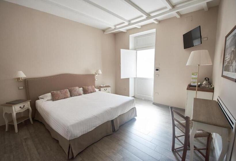 اتاق سوپریور, Cas'e Charming House