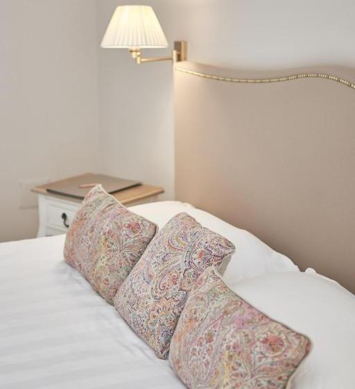 اتاق سوپریور, Cas'e Charming House