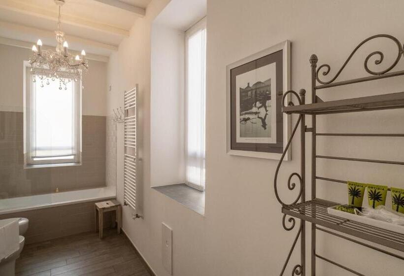 اتاق لوکس, Cas'e Charming House