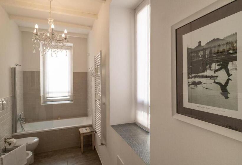 اتاق لوکس, Cas'e Charming House