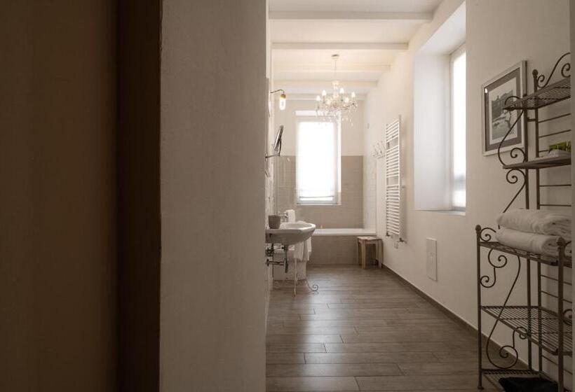 اتاق لوکس, Cas'e Charming House