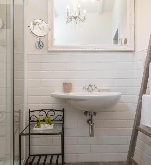 اتاق سوپریور, Cas'e Charming House