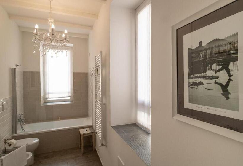 اتاق لوکس, Cas'e Charming House