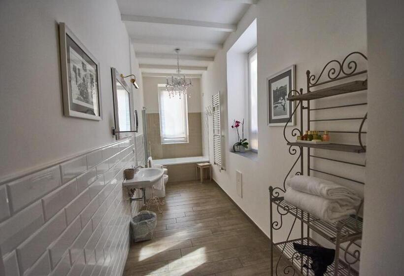 اتاق لوکس, Cas'e Charming House